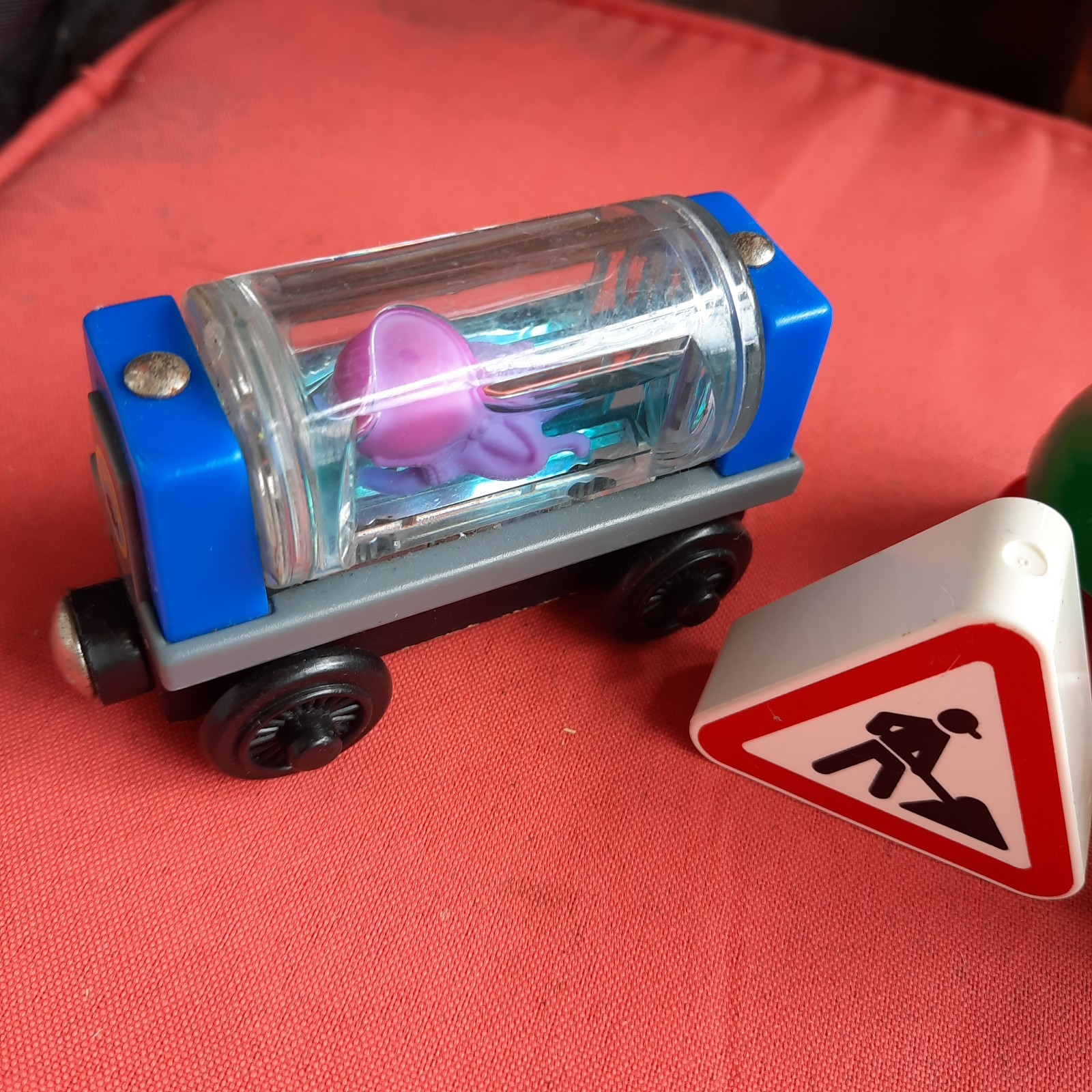 2001 Sodor Thomas & Friend Aquarium Car & Tomy Trackmaster Tree Traffic Control