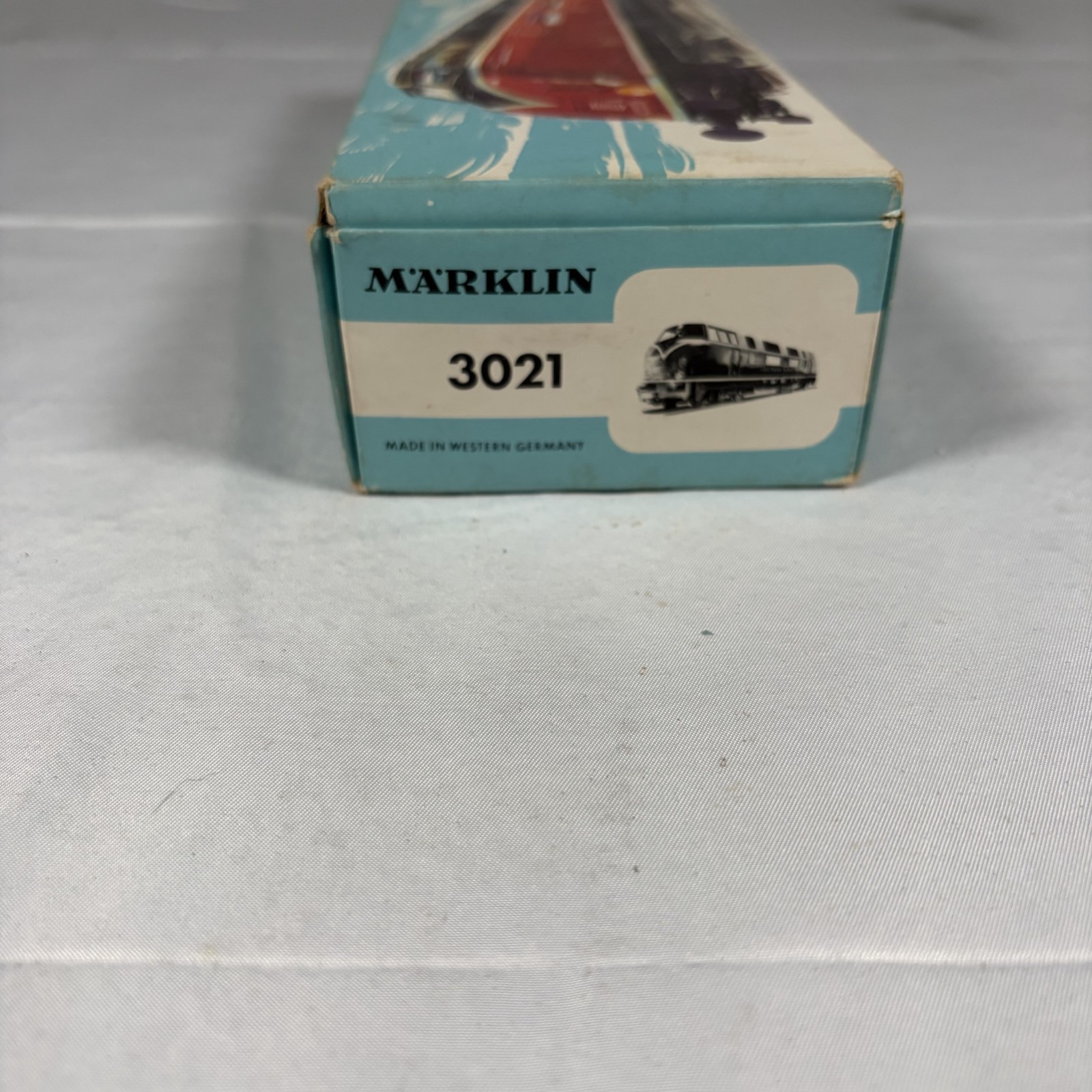 Marklin 3021 HO V200027 Deutsche Bundesbahn Diesel Locomotive w/ Box