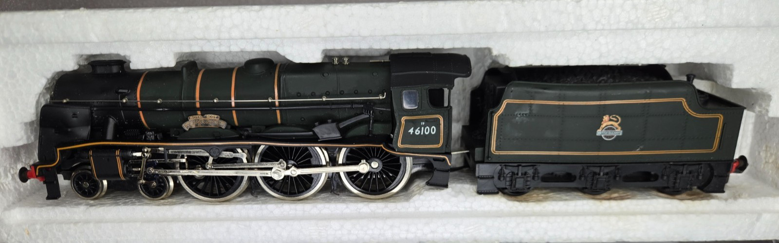 AIRFIX Royal Scot British Railways 4-6-0 OO Scale Locomotive 54121-3