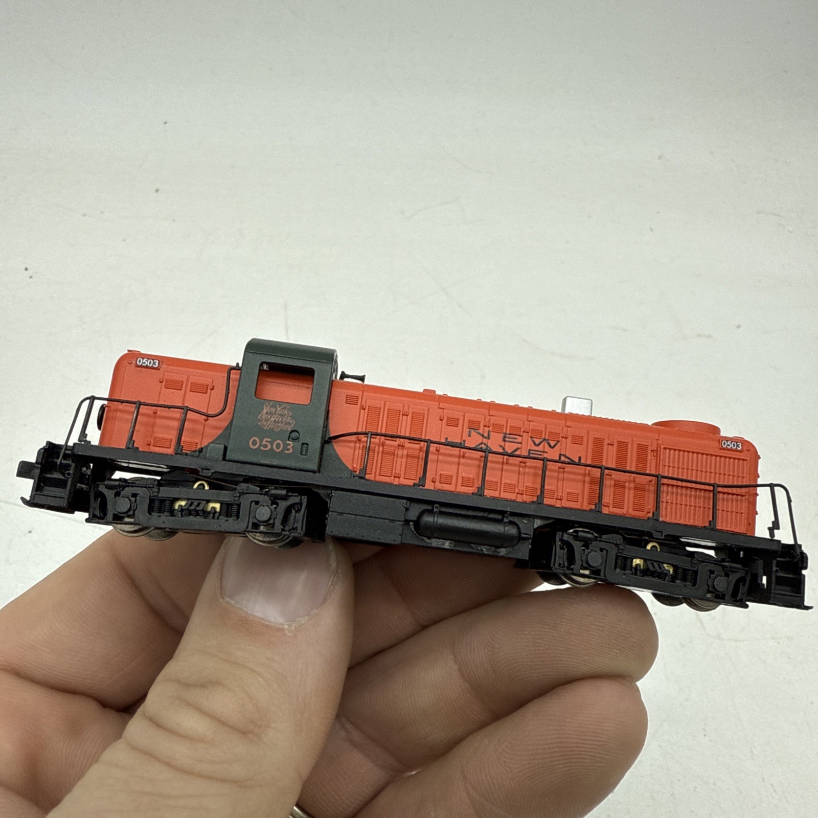 NEW HAVEN N Scale Engine Working #0503 New Haven Green Orange Train