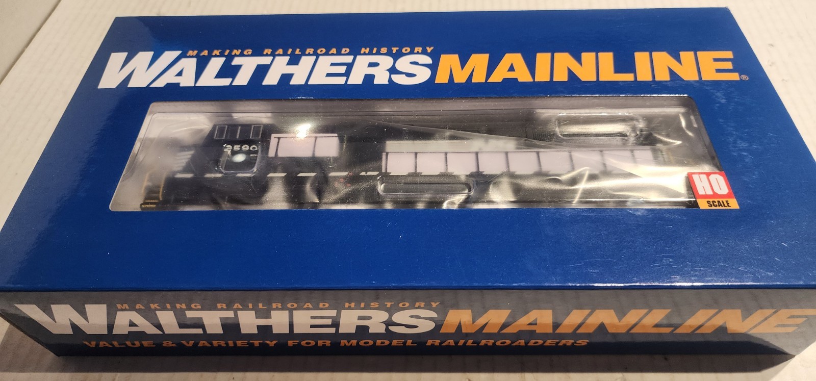 Walthers Mainline HO Scale EMD SD70M Locomotive Norfolk Southern #2590 DCC Ready