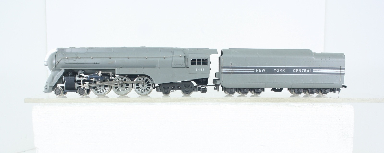 HO Scale AHM Rivarossi New York Central Streamlined 4-6-4 Dreyfuss Hudson