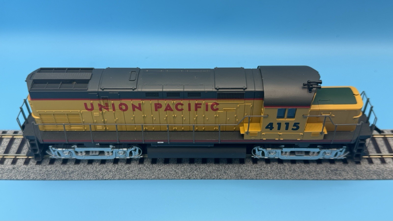 MRC Lima HO Alco C420 Union Pacific 4115 Diesel Locomotive Tested Runs Well Box