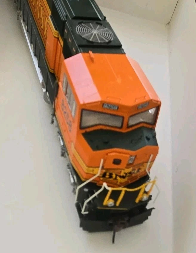 Athearn Genesis G6176 HO BNSF SD75M #8258 – LNIB / Excellent Condition