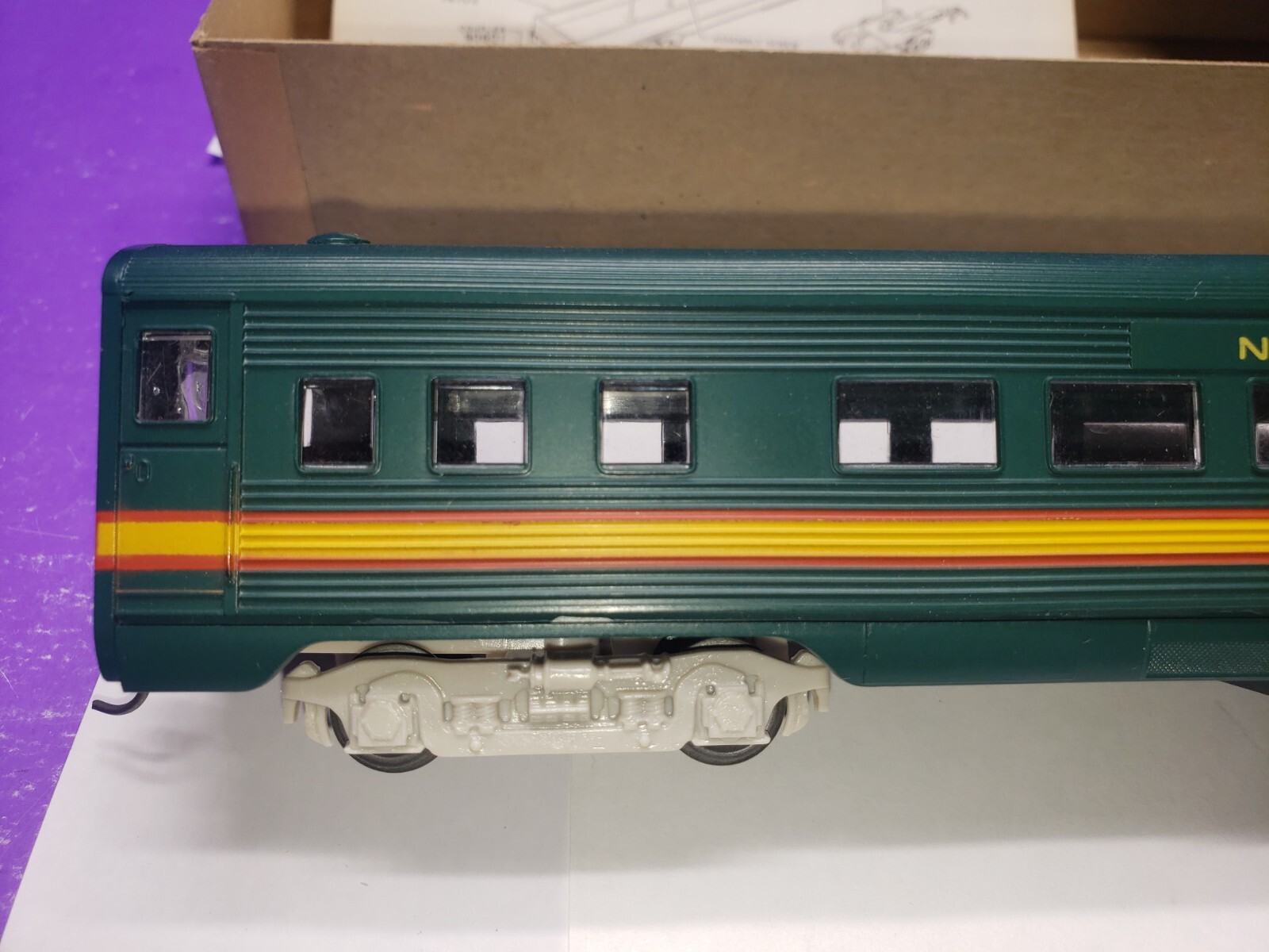 N P RAILWAY EXPRESS COACH CAR 3150 Athearn HO Scale Northern Pacific With Box