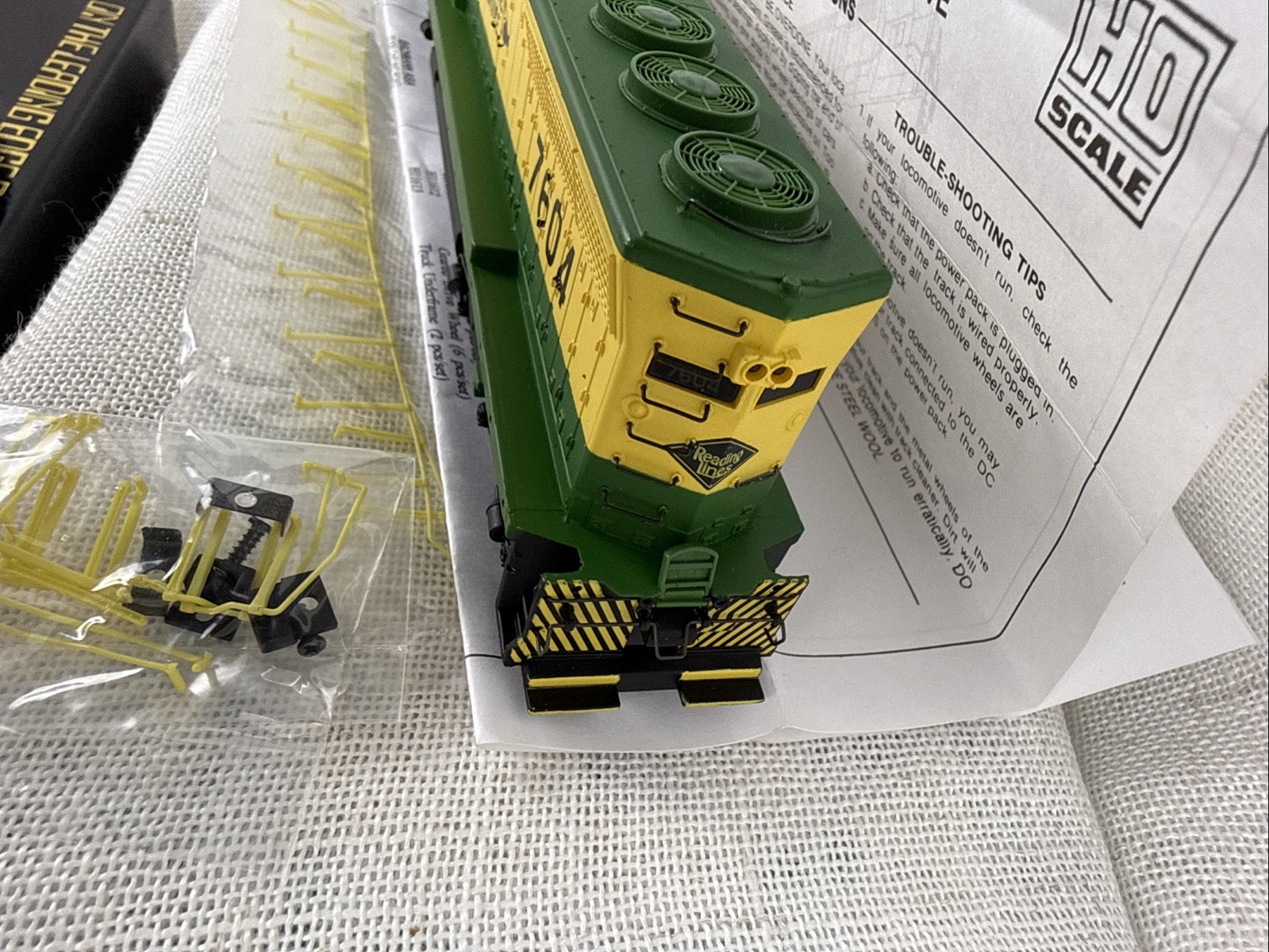 HO Bachmann Spectrum SD-45 Diesel Engine – “Reading-Bee Line” #7604 NEW!!!!!!!!!