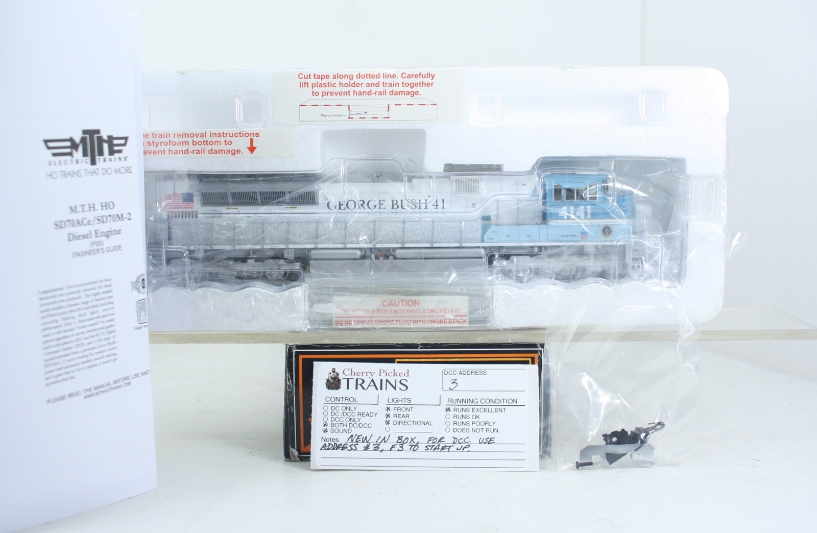 HO MTH 80-2013-1 George H. Bush SD70ACe Diesel Locomotive #4141 ProtoSound 3