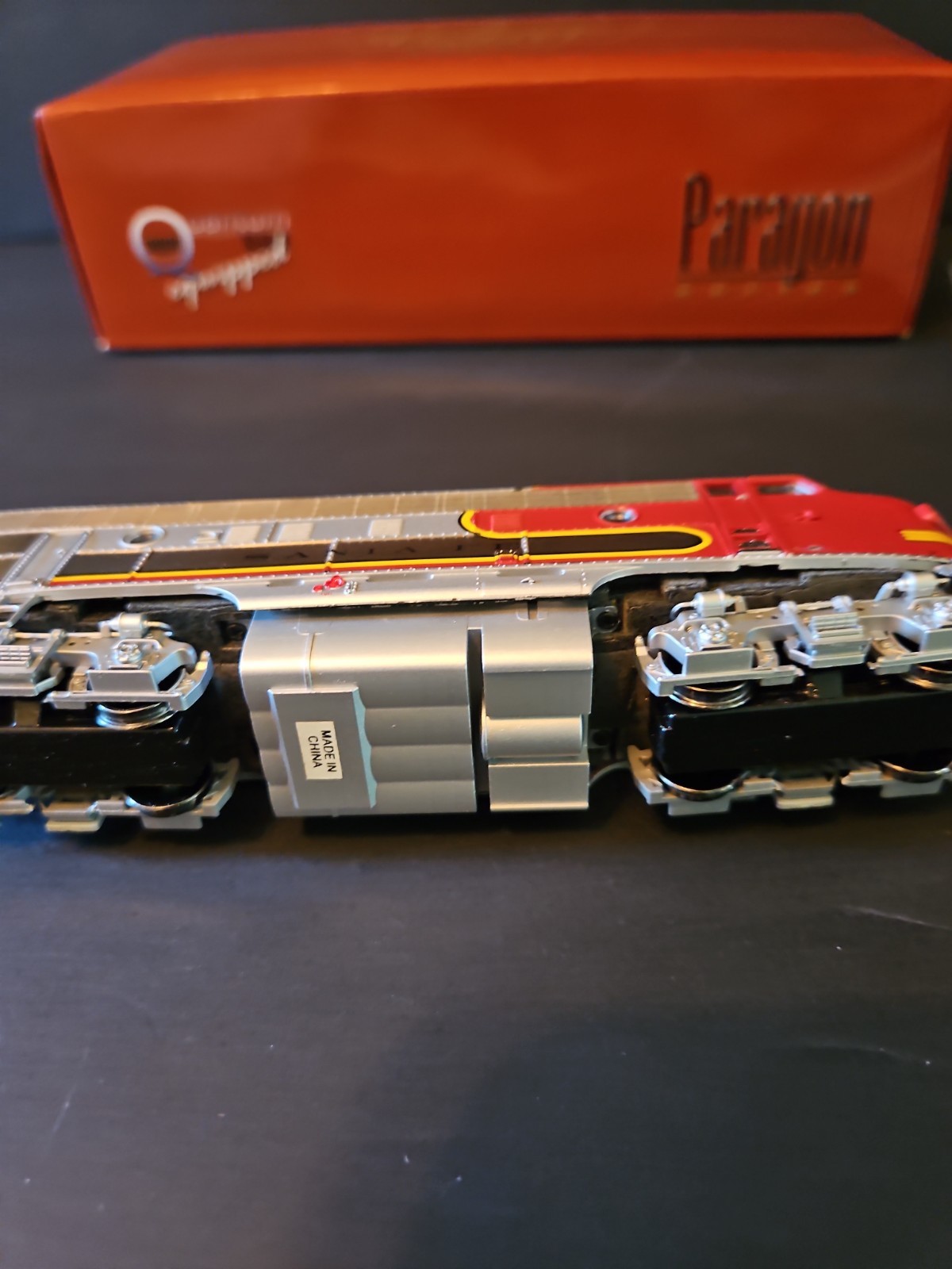 Broadway Limited AT&SF War Bonnet – EMD F7 A AT&SF #37L.