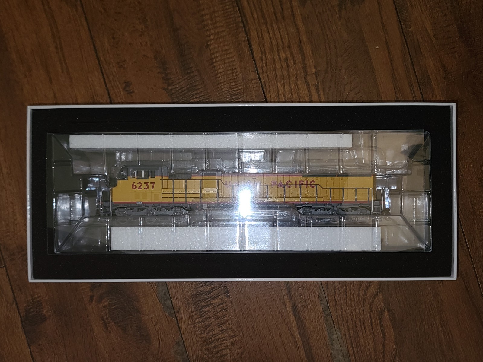 ATHEARN GENESIS HO SD60M-TRI-CLOPS. SOUND/DCC. UP#6237. ATHG75615