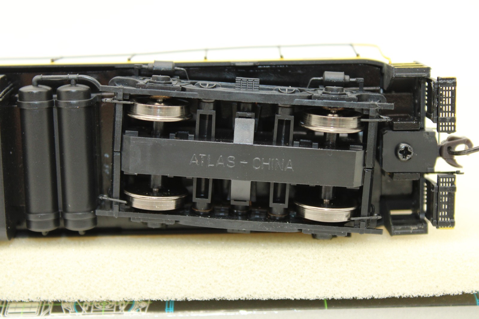 Atlas Master HO Scale EL Erie Lackawanna FM H16-44 Diesel Locomotive #1935 DCC