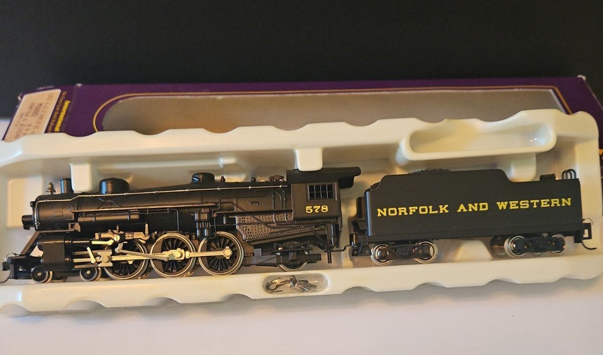IHC Pacific Premier Series 4-6-2 Train 578 Norfolk & Western #M9889