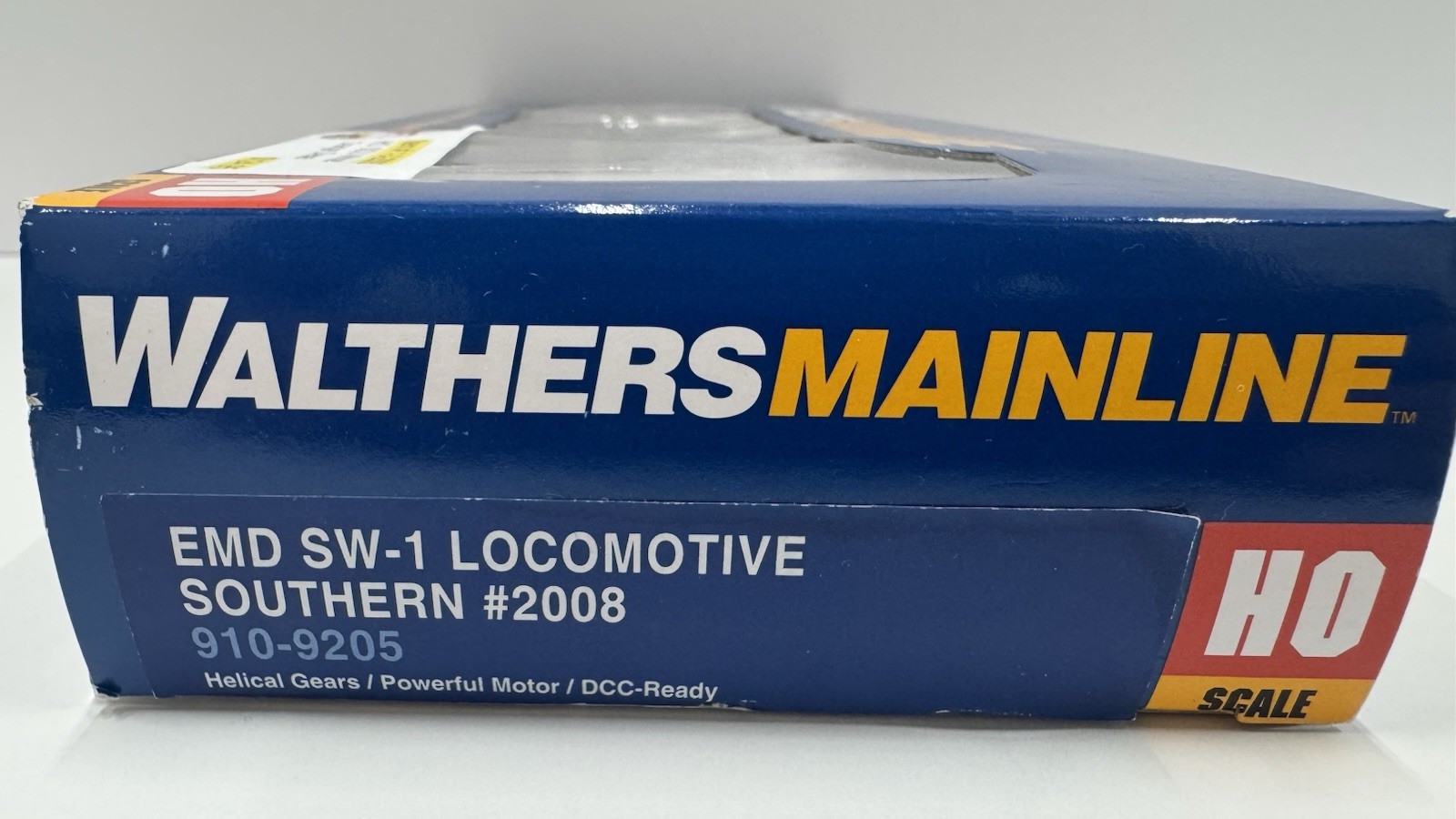 Walthers Mainline HO Scale Southern SW1 Switcher Locomotive #2008 910-9025