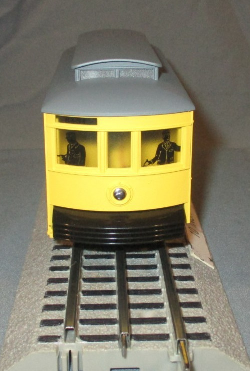 Lionel 18431 Yellow Lionel Transit “Bump-N-Go” Trolley Car O/027 ga 1996-97
