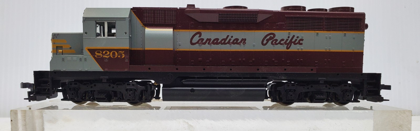 KATO 37- 024 GP35 Canadian pacific #8205 with DB