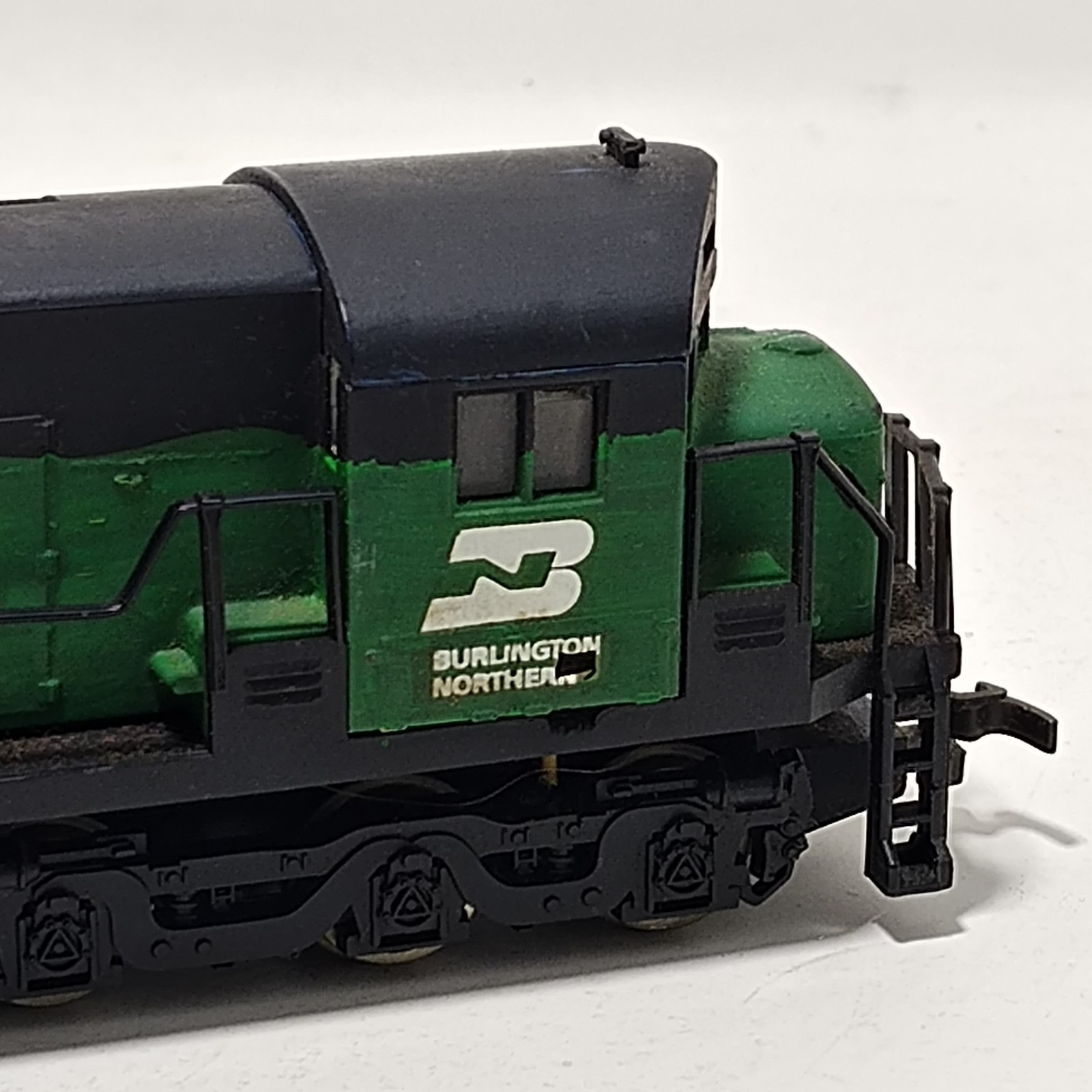 HO Scale Burlington Northern Diesel Locomotive #4302 Tested Runs Read Desc.