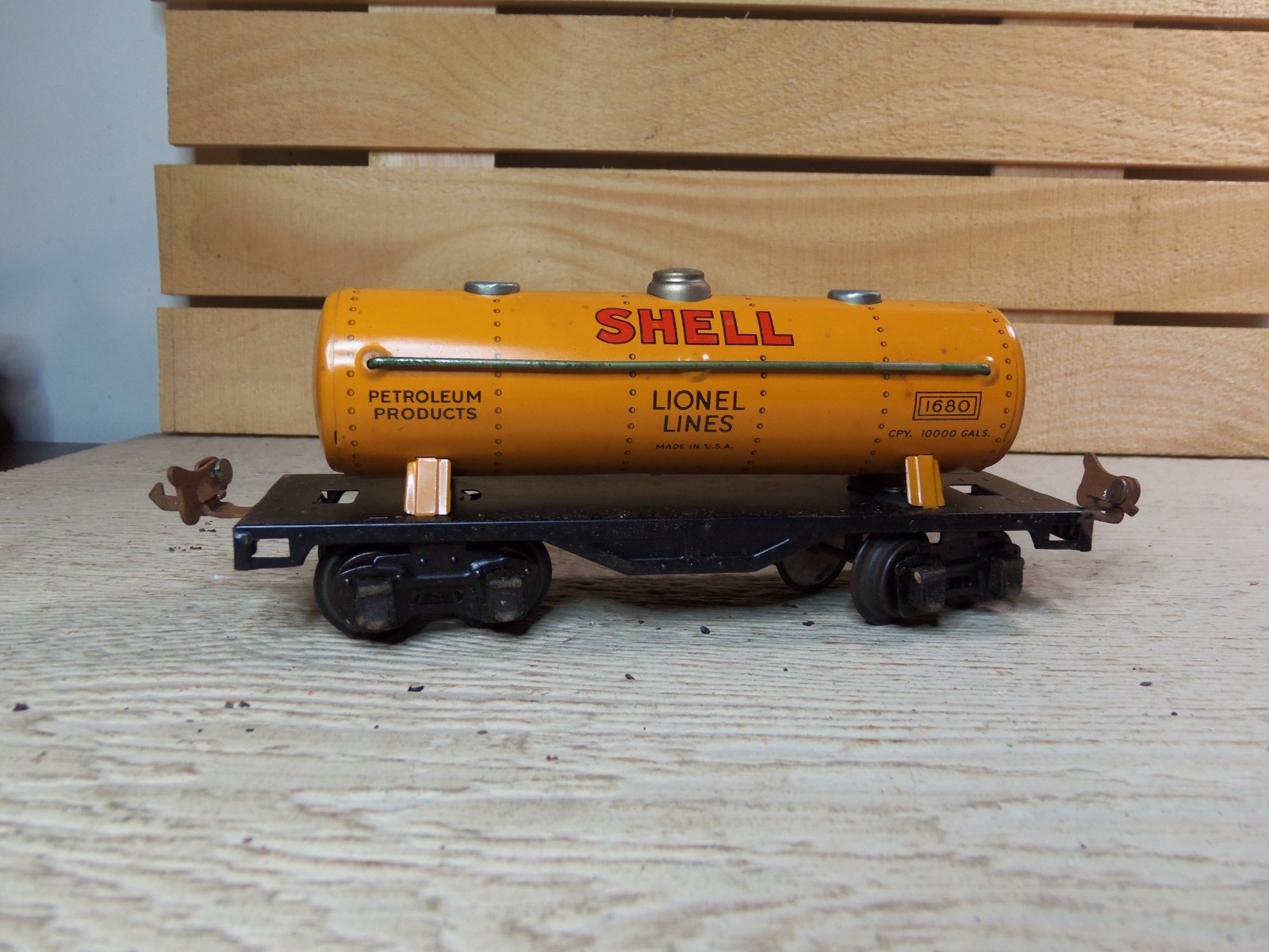 Vintage O 27 Lionel Lines 1688 Loco, Tender with 1679, 1680, and 1682 Tin Cars
