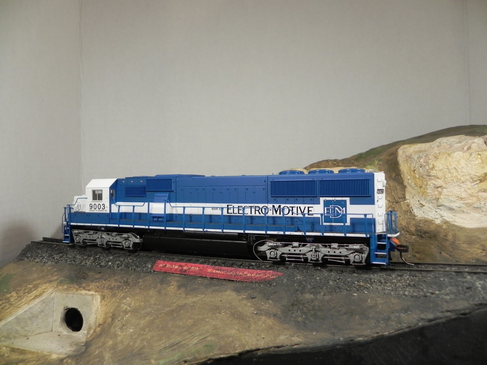 HO ENGINE LIFE-LIKE PROTO 2000 ELECTROMOTIVE SD60 8302 DIESEL