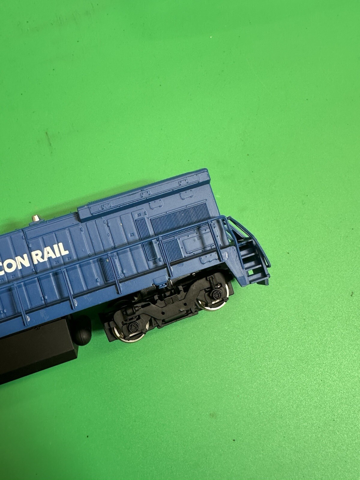 HO SCALE SPECTRUM 85014 DASH 8-4 CONDUCTOR IN BOX
