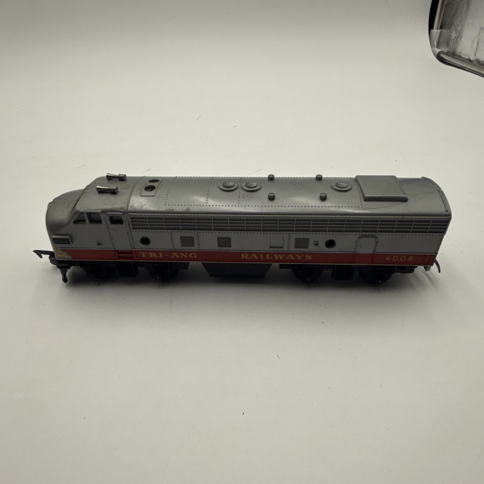 TRI-ANG RAILWAYS R-57 TC SERIES DUMMY DIESEL LOCOMOTIVE #4008