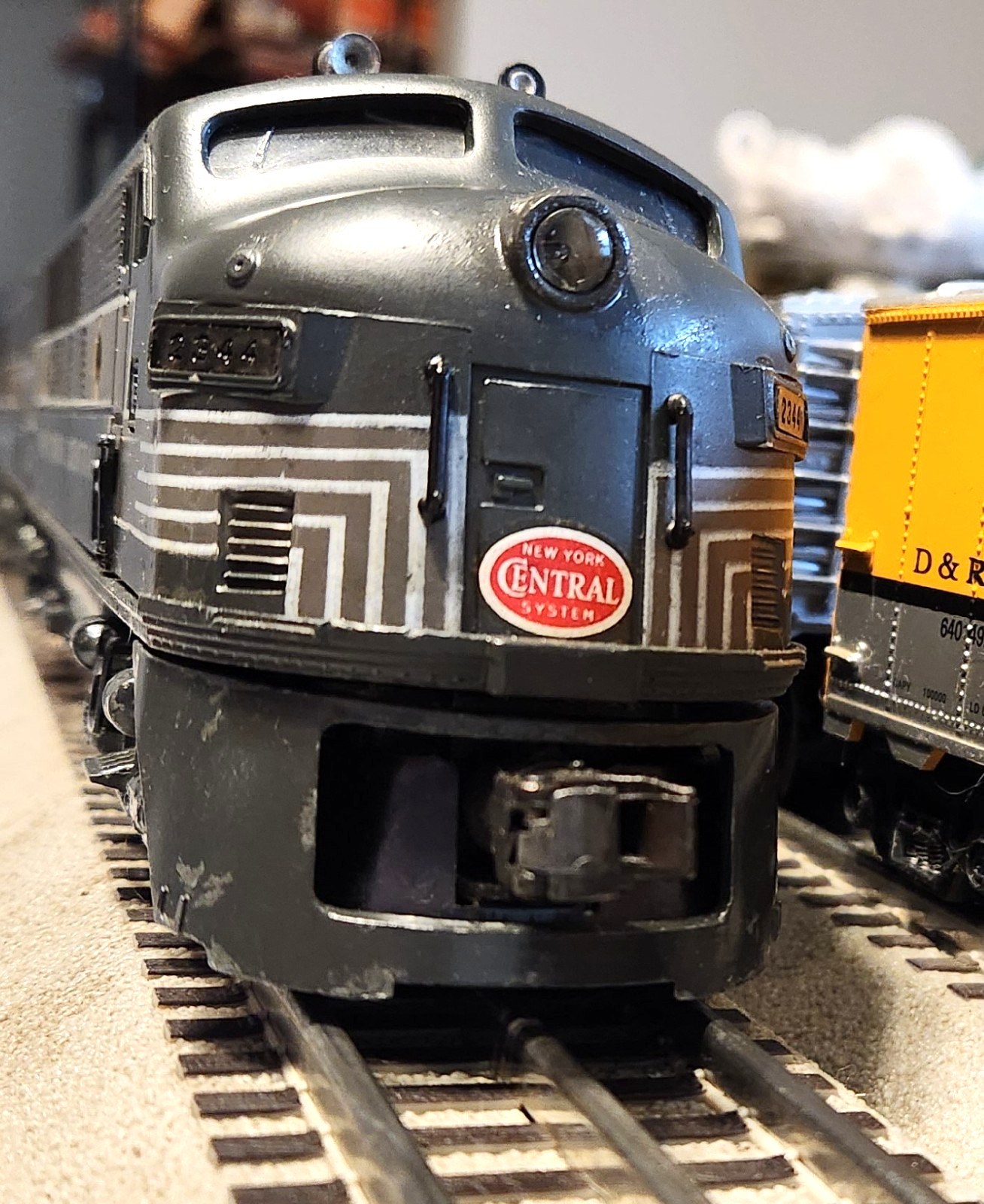 LIONEL RARE 2344 NEW YORK CENTRAL AB UNITS IN VERY GOOD CONDITION, RUNS WELL!