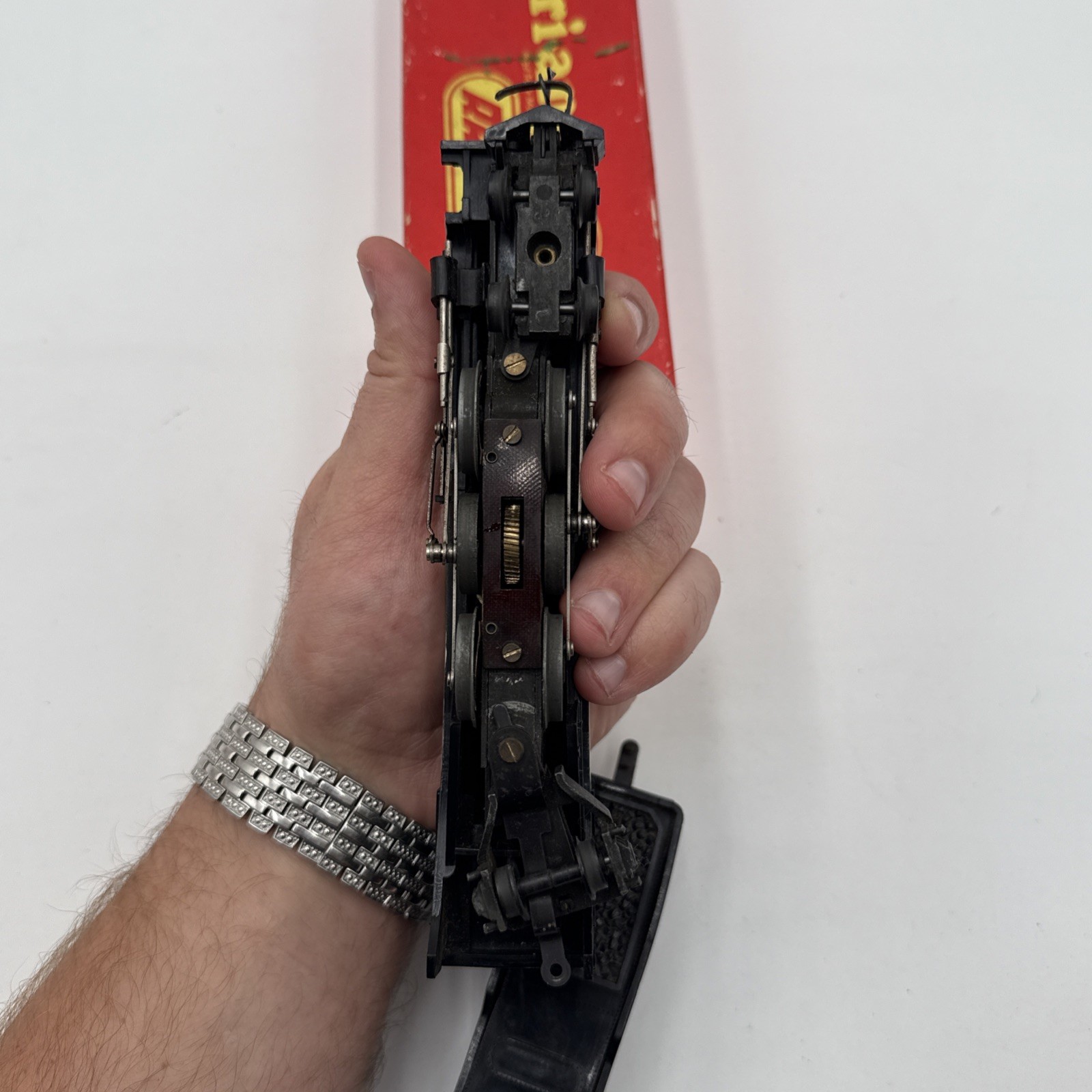 TRI-ANG RAILWAYS R-54 TC SERIES 4-6-2 PACIFIC LOCOMOTIVE #2335 & TENDER R-32