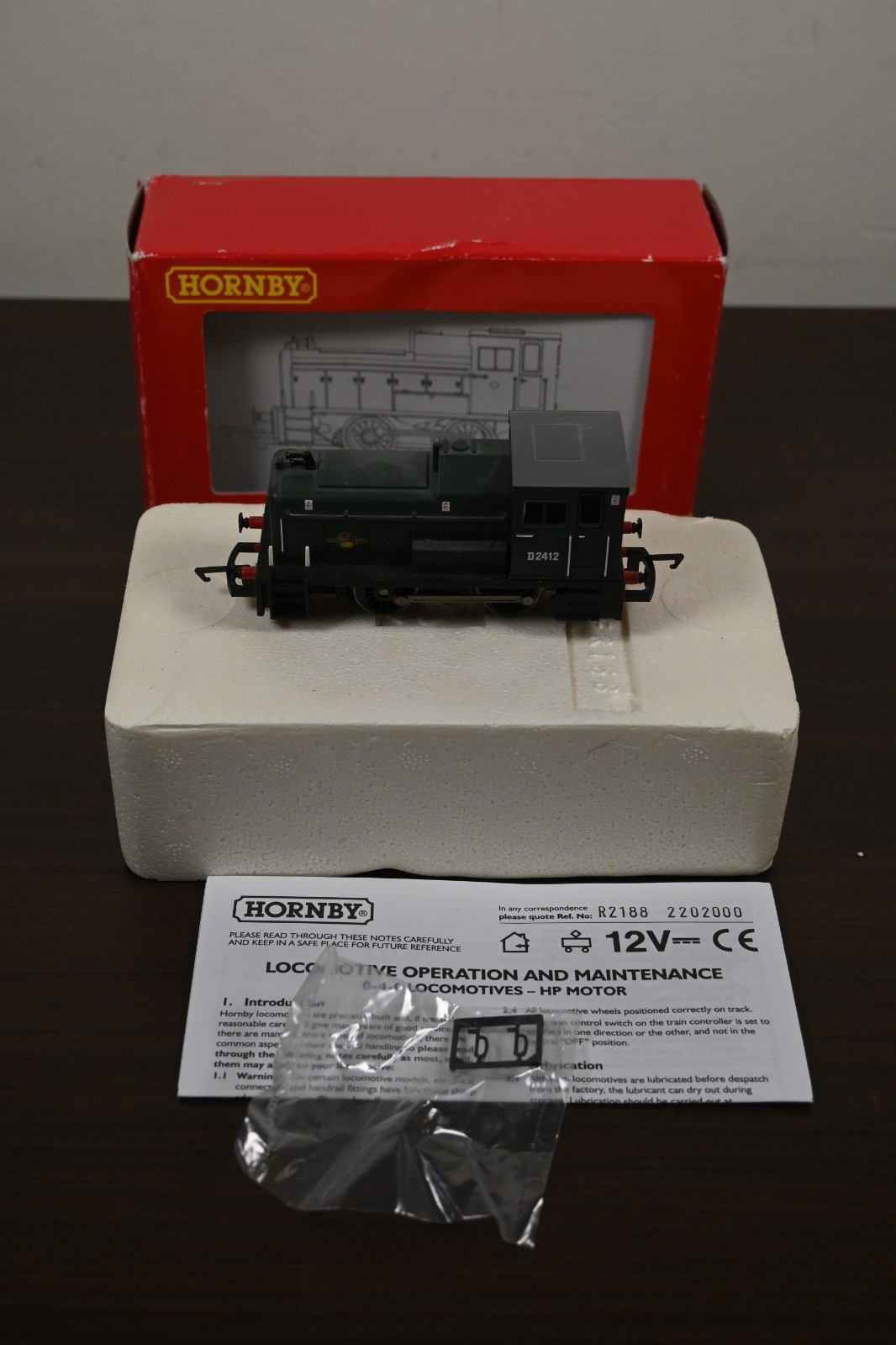 Hornby OO Gauge R2188 BR 0-4-0: Diesel Shunter Class 06 Locomotive “D2412”