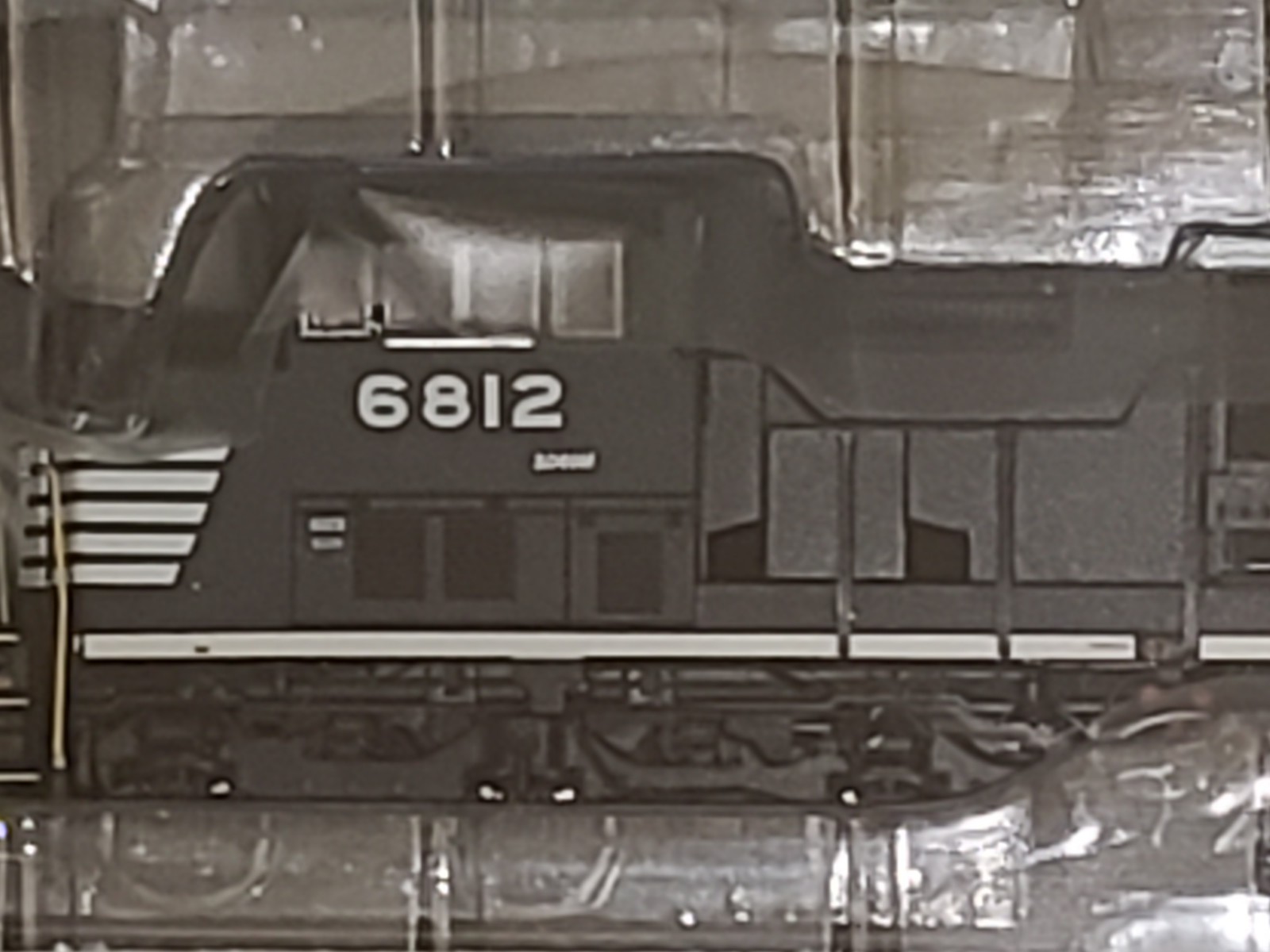 ATHEARN GENESIS HO SCALE SD60M “TRI-CLOPS” LOCOMOTIVE (DCC/SOUND) NS ATHG75612