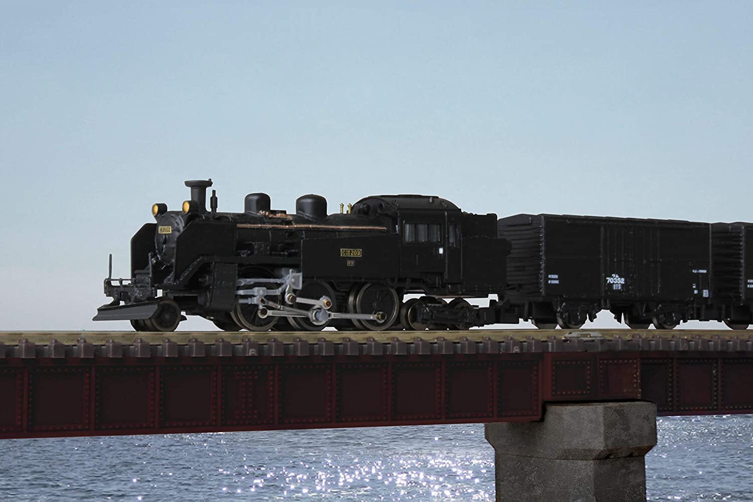 Rokuhan Z Gauge T019-8 JNR C11 No.209 Hokkaido 2-Lamp Type Steam Locomotive F/S