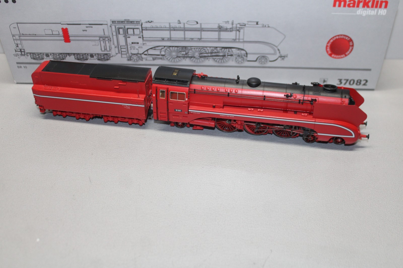 Märklin 37082 Digital Steam Locomotive BR 10 001 Red Sound Light H0 3-Rail