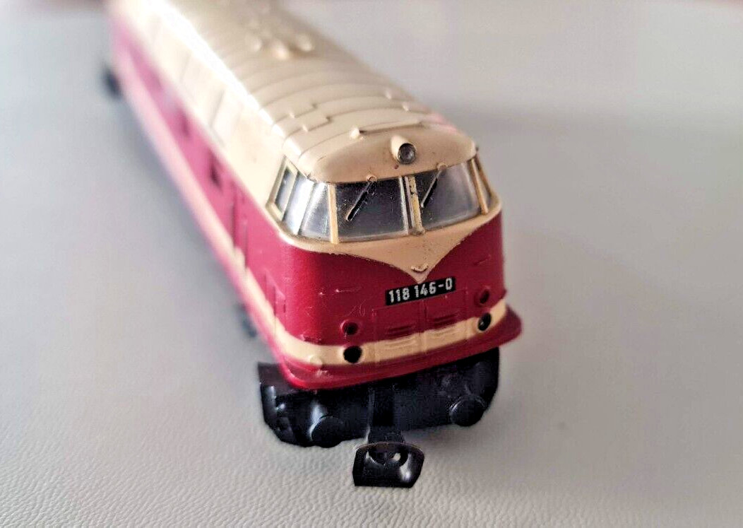 Diesel locomotive class 118 DR 118 146-0 TT 1:120 Deutsche Reichsbahn