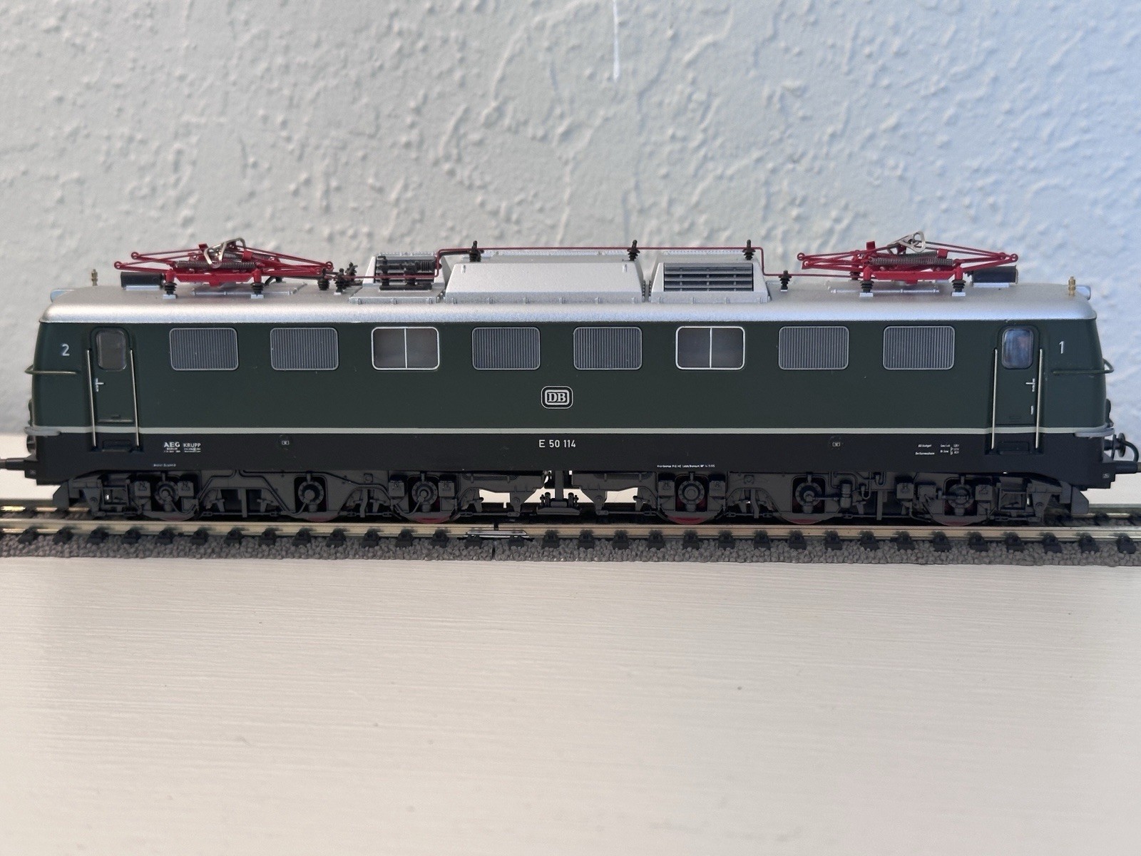 Roco HO 43584 electric locomotive of the DB class E 50 – very good /w box