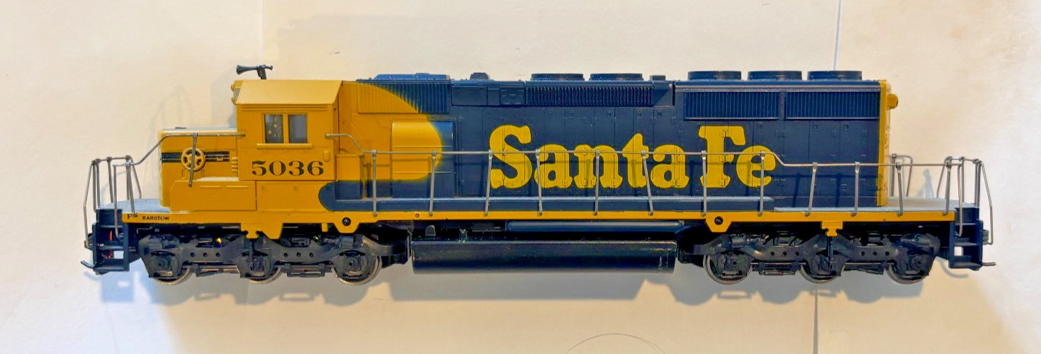 Vintage Athearn “Blue Box” HO scale SD40-2 powered locomotive, Santa Fe, Used
