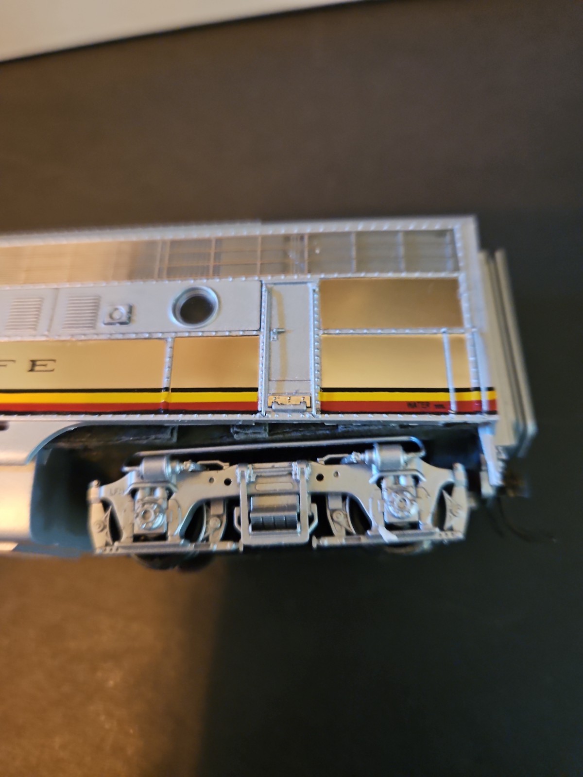 Broadway Limited AT&SF War Bonnet – EMD F7 A AT&SF #37L.