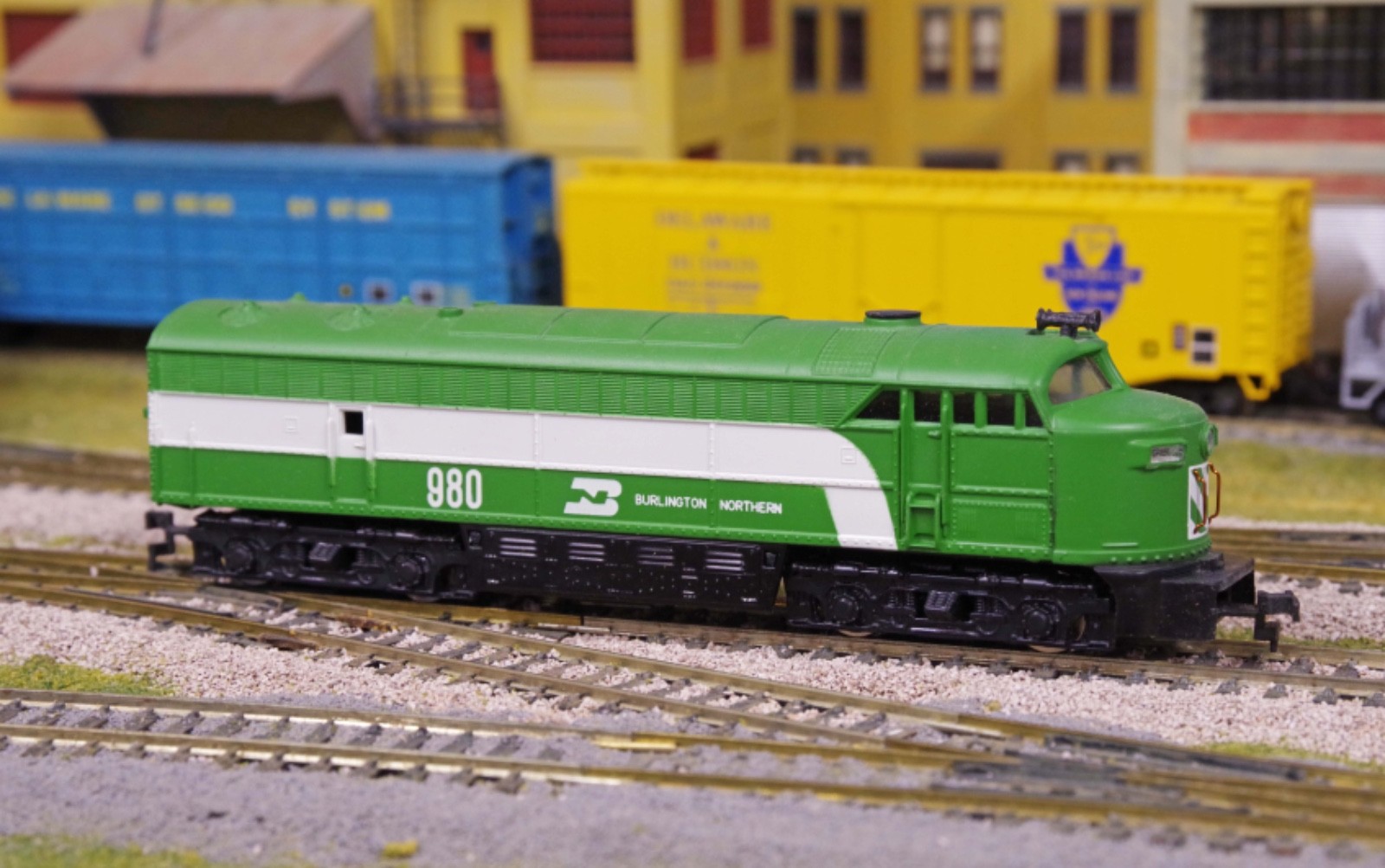 AHM FAIRBANKS-MORSE C-LINE CAB DIESEL UNPOWERED BN BURLINGTON NORTHERN HO SCALE