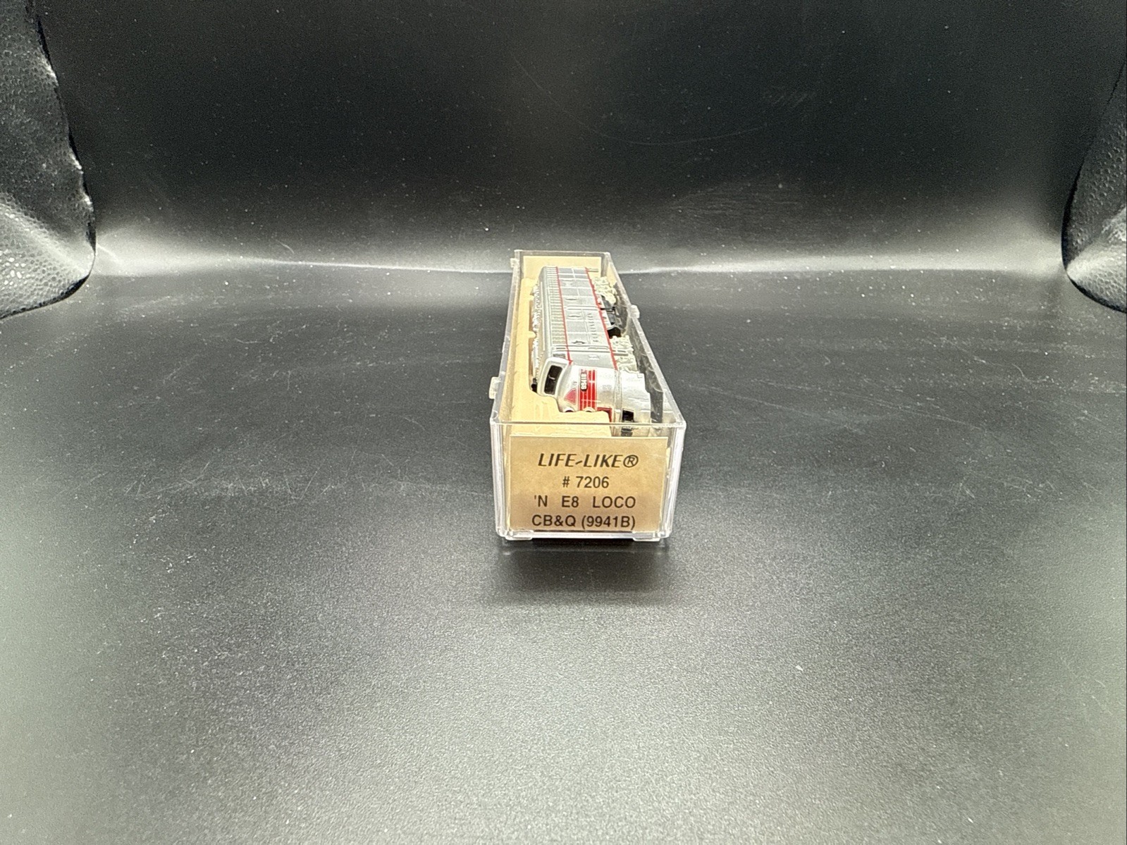 N scale diesel locomotive E8 New Burlington #7206 READ F.4