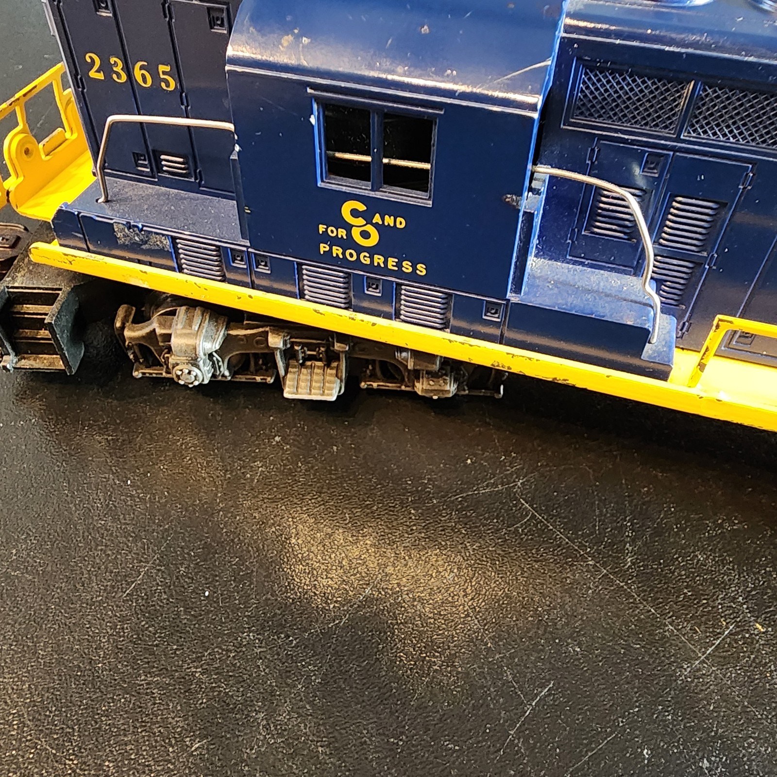 LIONEL No.2365 CHESAPEAKE & OHIO DIESEL LOCOMOTIVE Our XS113