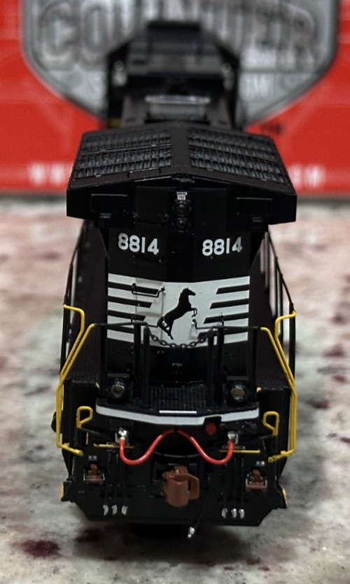 ScaleTrains HO GE C40-9W Norfolk Southern NS #8814 W/ DCC Loksound
