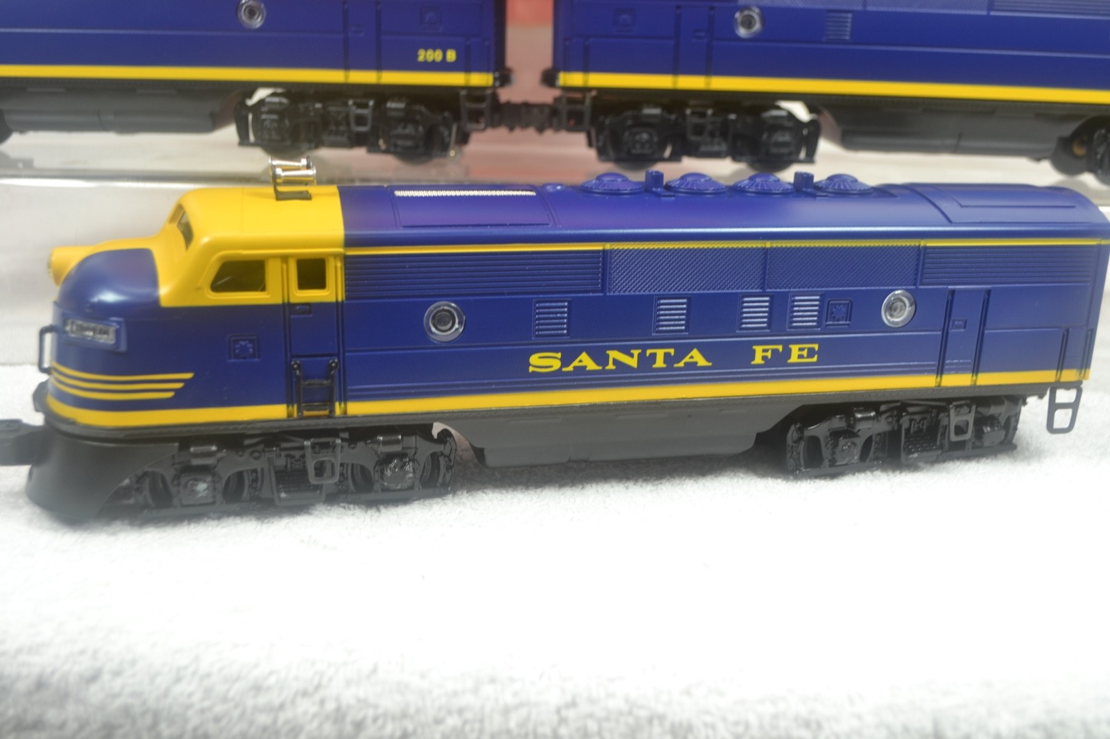 LIONEL 6-18117 & 18121 & 18122 SANTA FE, F-3, BLUE AND YELLOW, A-B-B-A, LN-BOXED