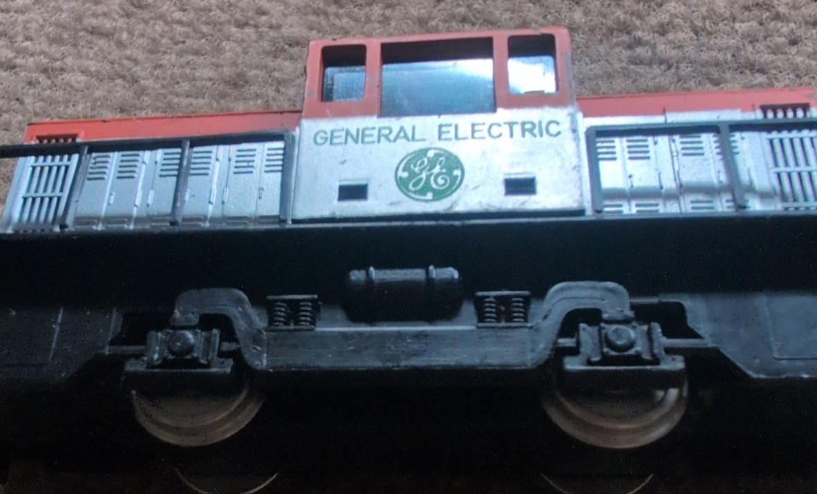 Mehano HO scale switcher 500 General Electric Engine train Loco Lionel track