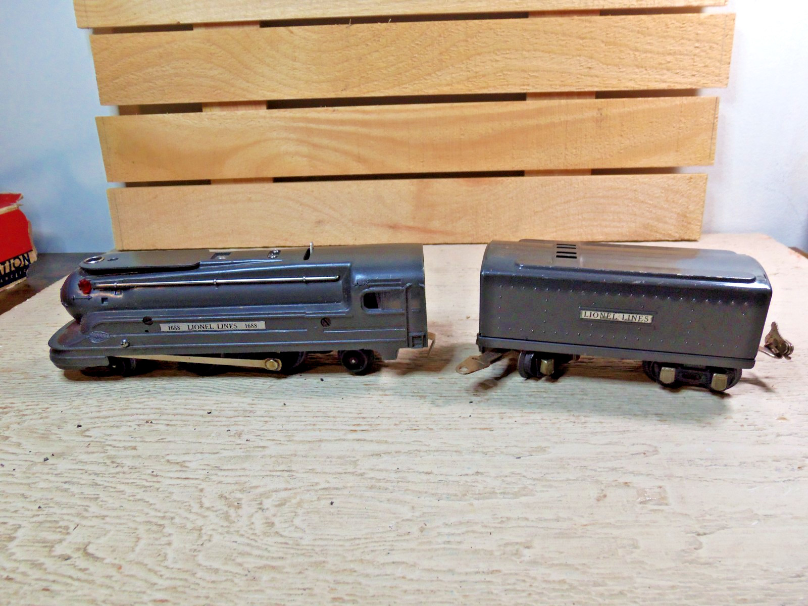 Vintage O 27 Lionel Lines 1688 Loco, Tender with 1679, 1680, and 1682 Tin Cars