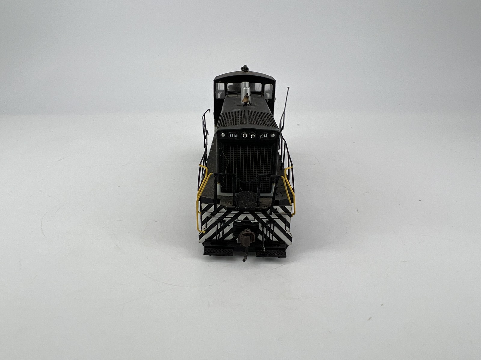Athearn #95836 HO CUSTOM Santa Fe SW1500 Diesel Locomotive Switcher w/ Box Runs