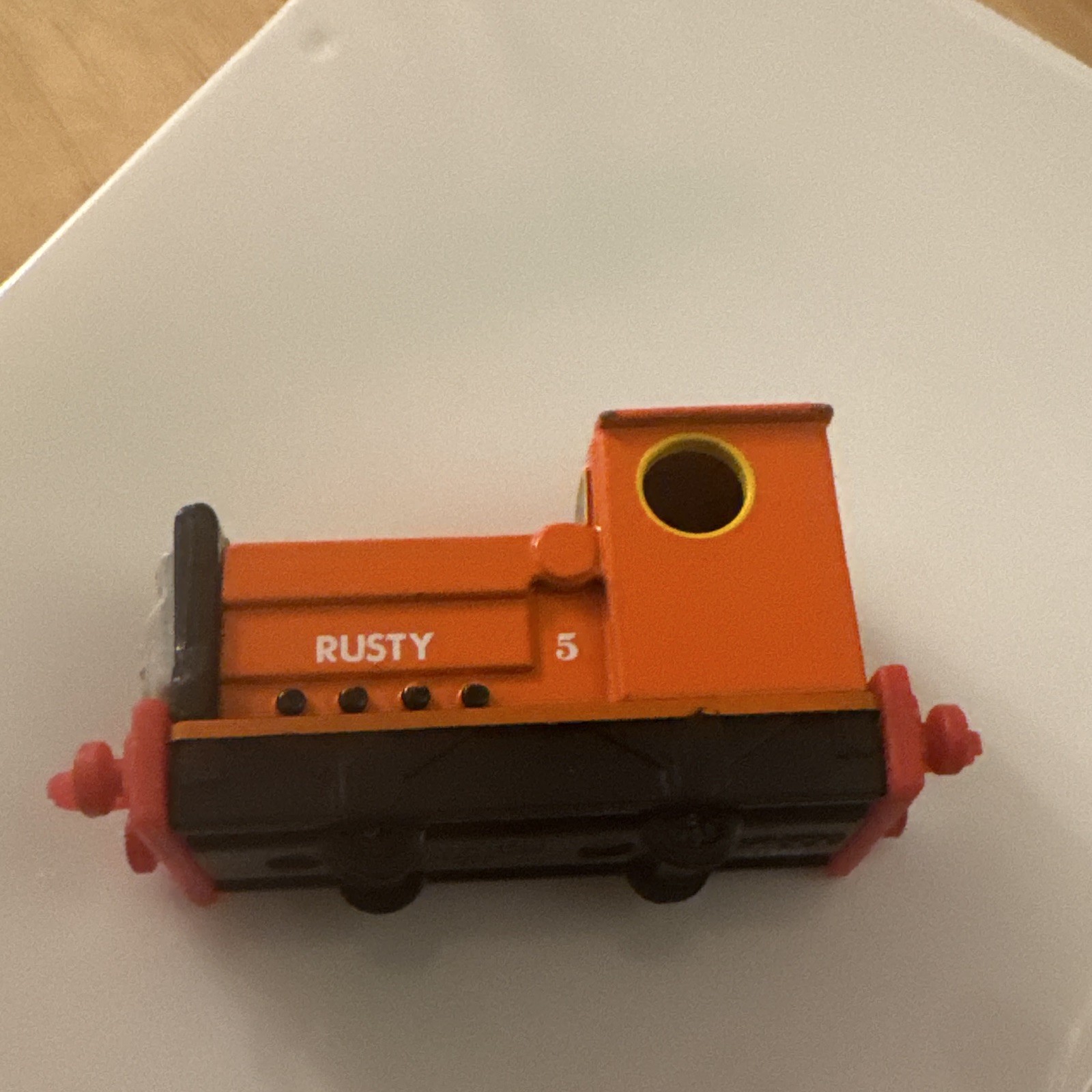 Rusty OO Gauge Analog Diesel Locomotive Engine, Orange/Black/Red/Gray