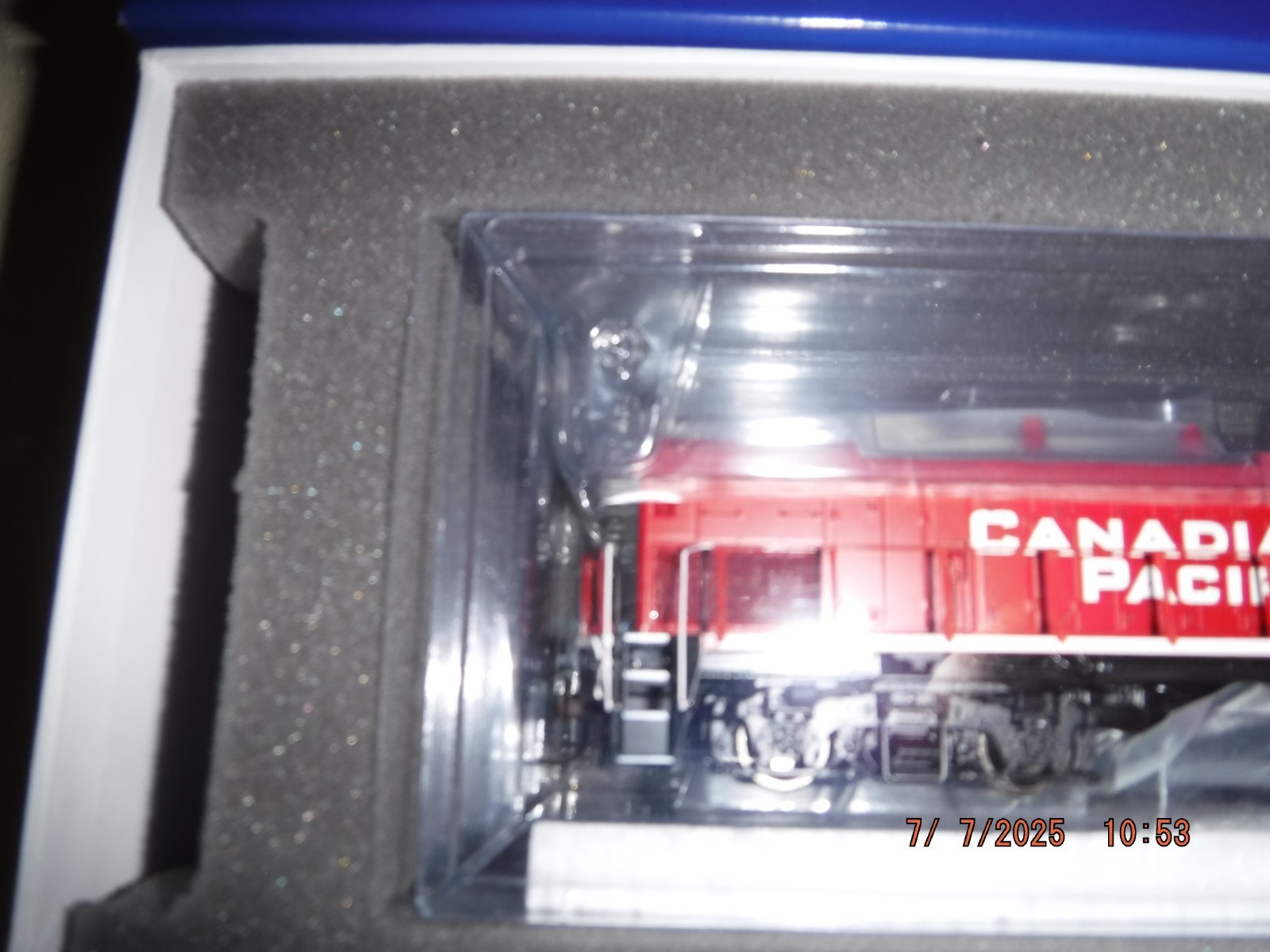 GENESIS HO CANADIAN PACIFIC MP15-AC LOCO SWITCHER #1445 w/DCC QUICK-PLUG – NEW!
