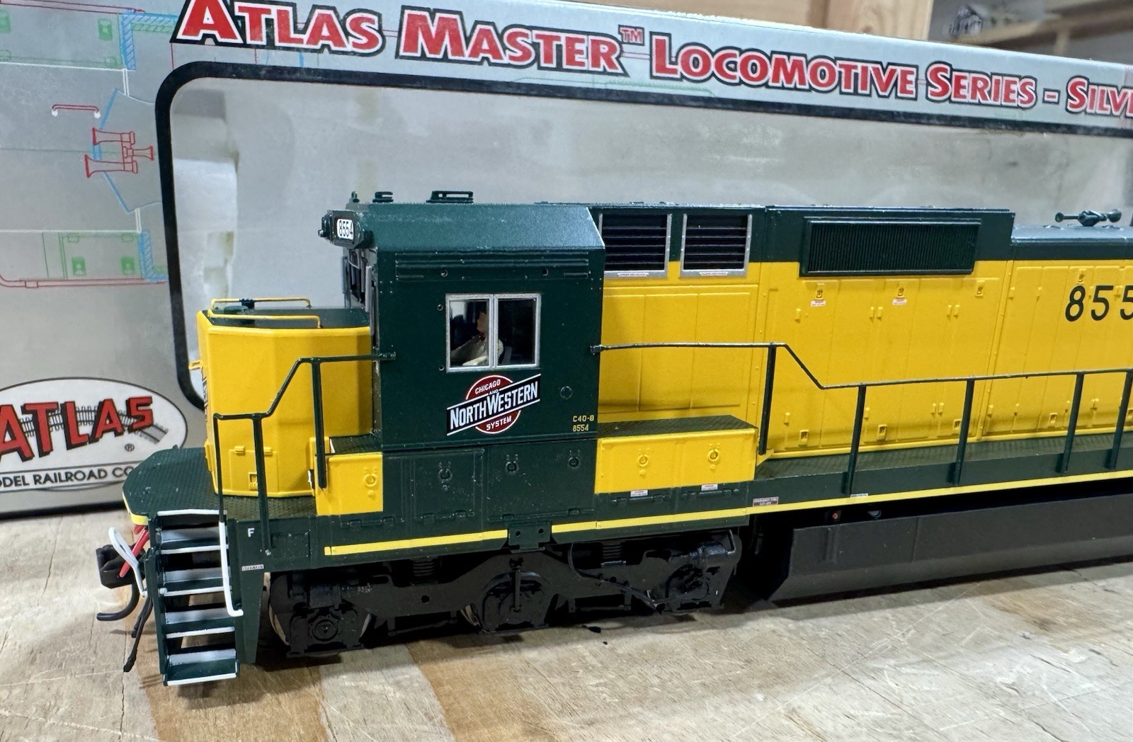 Atlas HO Silver Series C&NW Chicago & North Western Dash 8 #8554 New DCC Ready