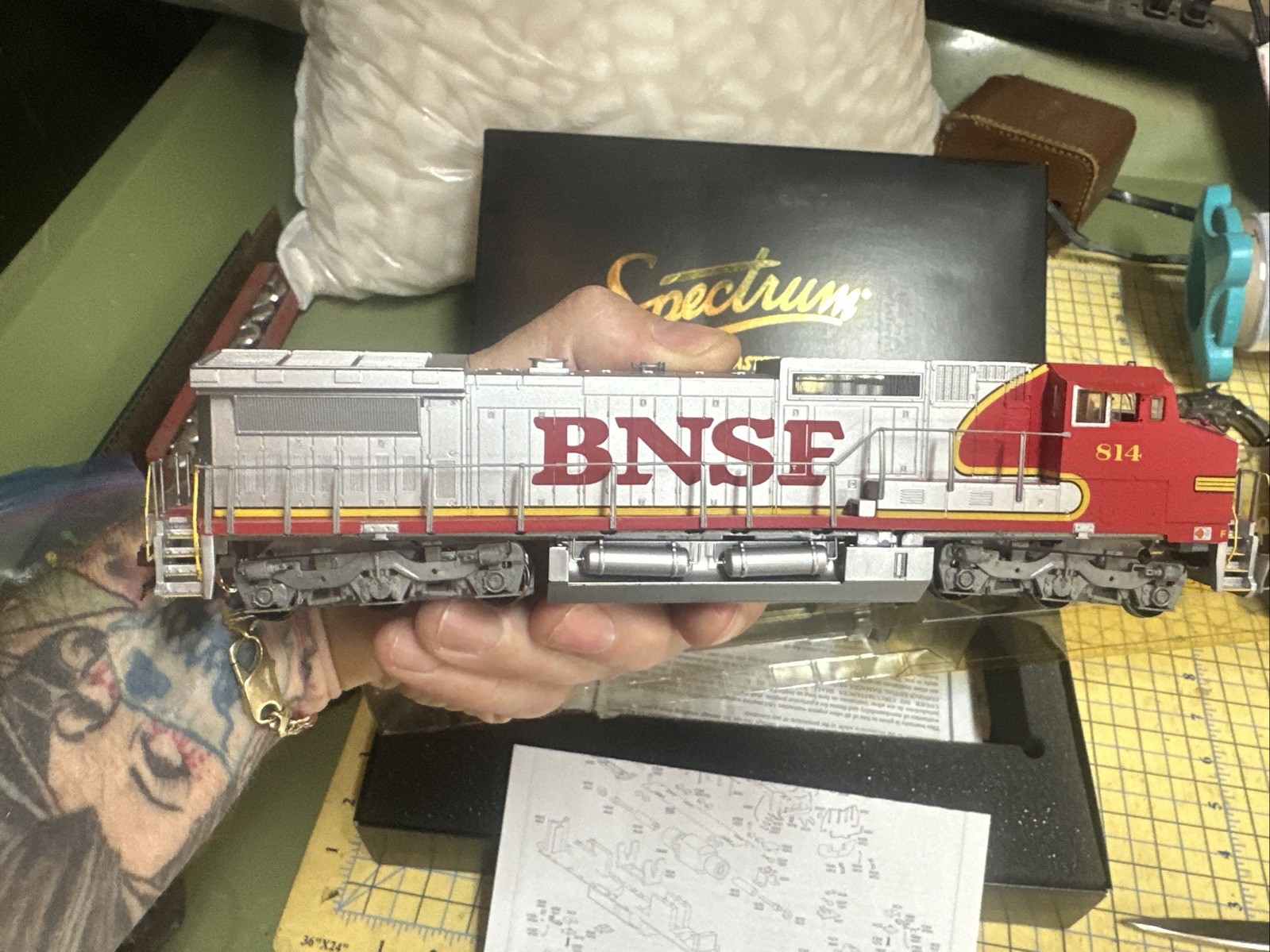 HO Bachmann Spectrum 86027 BNSF GE DASH 8-40CW Diesel Locomotive in Box