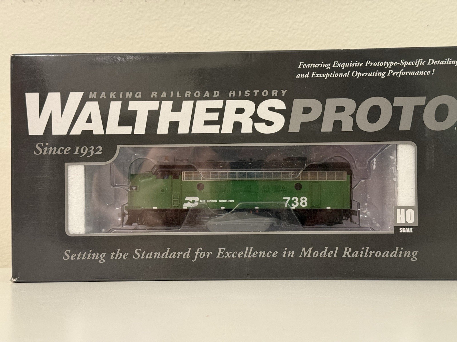 Burlington Northern #738 EMD F7A Walthers Proto DCC & Sound HO Scale
