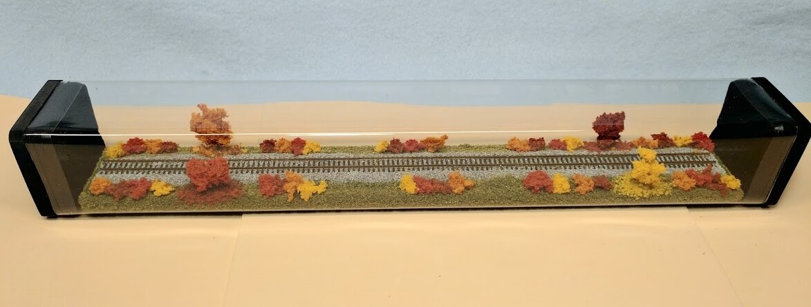 Z SCALE 14″ DISPLAY TUBE – ‘FALL FOLIAGE SCENE’- FOR ANY Z LOCOS AND CARS