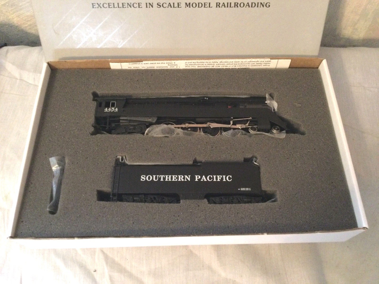 Bachmann Plus GS4 4-8-4 Black & Silver War Baby – Southern Pacific 4454 NOS