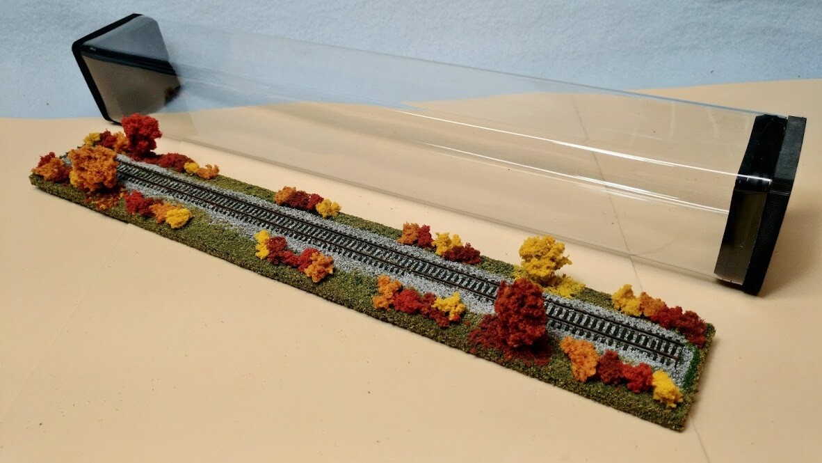 Z SCALE 14″ DISPLAY TUBE – ‘FALL FOLIAGE SCENE’- FOR ANY Z LOCOS AND CARS