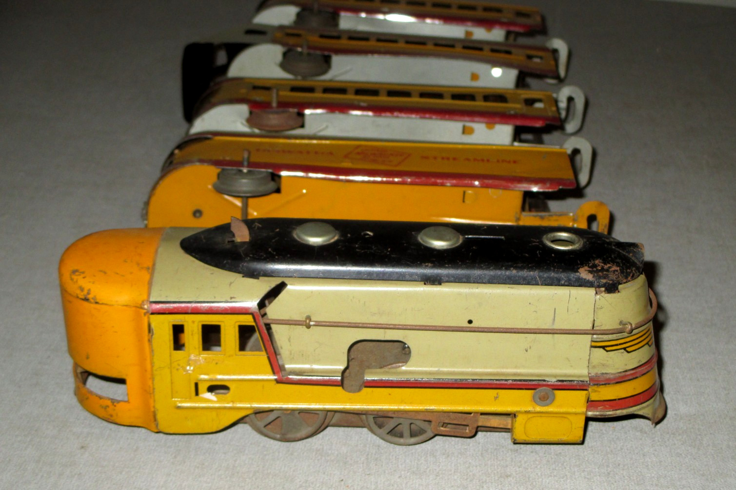 1930’S AMERICAN FLYER-PRE WAR- TIN WIND -UP HIAWATHA STREAMLINE 5 PC TRAIN SET